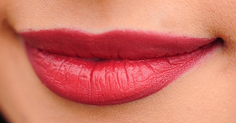 Maquillage doux pour peaux sensibles ou fragilisées : nos conseils et astuces