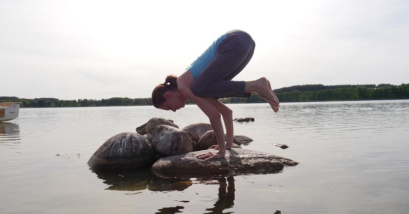 Yoga thérapeutique : 5 exercices simples pour soulager vos douleurs chroniques